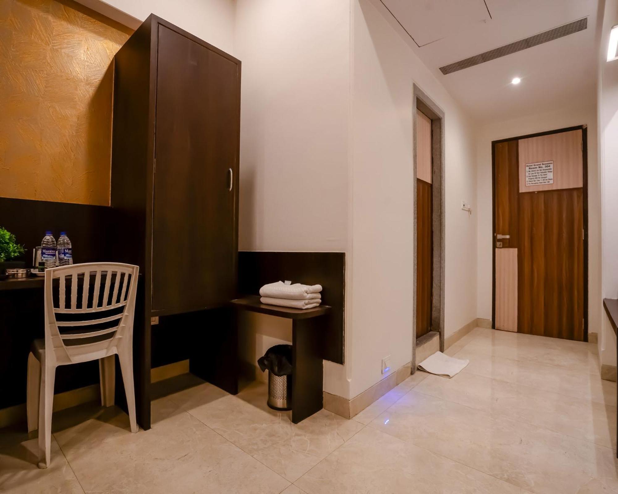 Hotel Grand Seasons- Navi Mumbai Exteriör bild